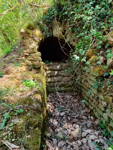 202604220-28 - Römische Wasserleitung bei Eiserfey, Eifel, Nordrhein-Westfalen, Deutschland
