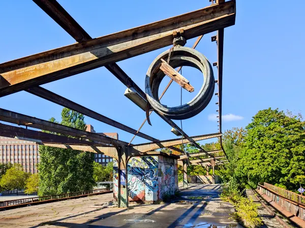 202310080-12 - S-Bahnhof Siemensstadt in Siemensstadt, Berlin, Deutschland