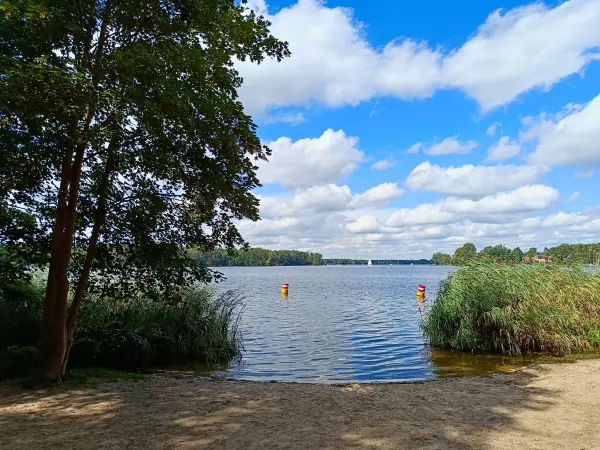 202508300-15 - Sandstrand an der Oberhavel in Heiligensee, Berlin, Deutschland