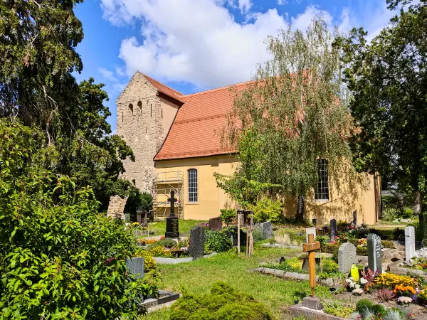 202308090-01 - Sankt Petrus in Halle, Sachsen-Anhalt, Deutschland