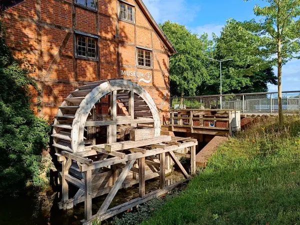202507030-50 - Schleifmühle in Schwerin, Mecklenburgische Seenplatte, Mecklenburg-Vorpommern, Deutschland