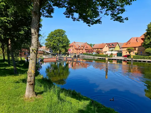202605230-06 - Schleuse an der Müritz-Elde-Wasserstraße in Plau am See, Mecklenburgische Seenplatte, Mecklenburg-Vorpommern, Deutschland