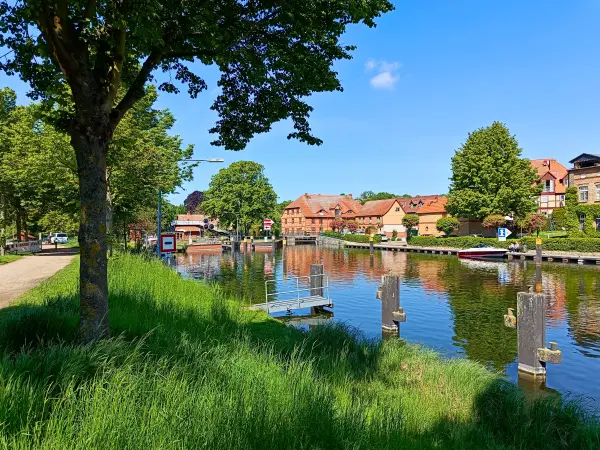 202605230-08 - Schleuse an der Müritz-Elde-Wasserstraße in Plau am See, Mecklenburgische Seenplatte, Mecklenburg-Vorpommern, Deutschland