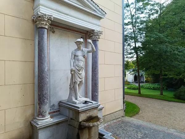 202609120-05 - Schloss Glienicke im Schlossgarten Glienicke, Berlin, Deutschland