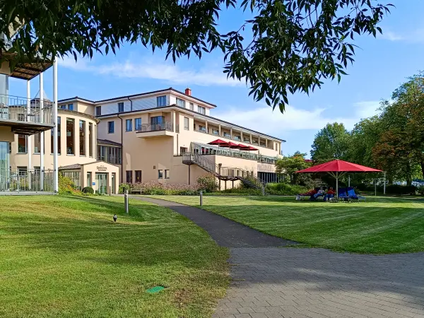 202508110-29 - Seehotel in Rheinsberg, Ruppiner Seenland, Brandenburg, Deutschland
