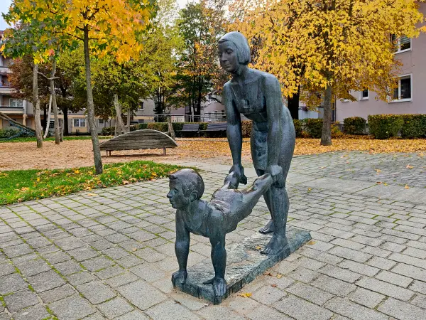 202311020-20 - Skulptur auf der Oderpromenade in Frankfurt (Oder), Seenland Oder-Spree, Brandenburg, Deutschland