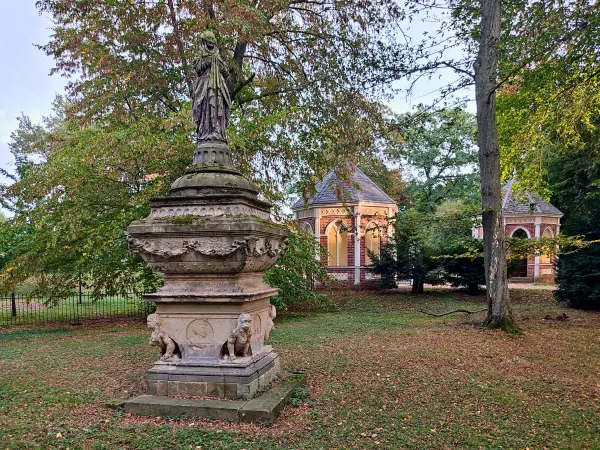 202310110-44 - Skulptur im Luisium bei Dessau, Anhalt-Dessau-Wittenberg, Sachen-Anhalt, Deutschland