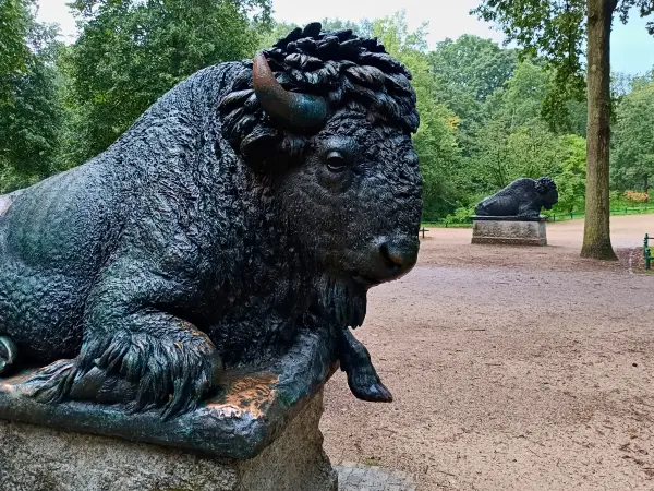 202507230-20 - Skulpturen am Floraplatz im Tiergarten, Berlin, Deutschland