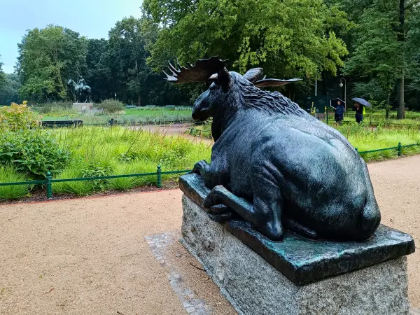 202507230-22 - Skulpturen am Floraplatz im Tiergarten, Berlin, Deutschland