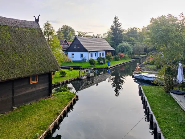 202310230-38 - Spreewaldhäuser in Lehde, Spreewald, Brandenburg, Deutschland