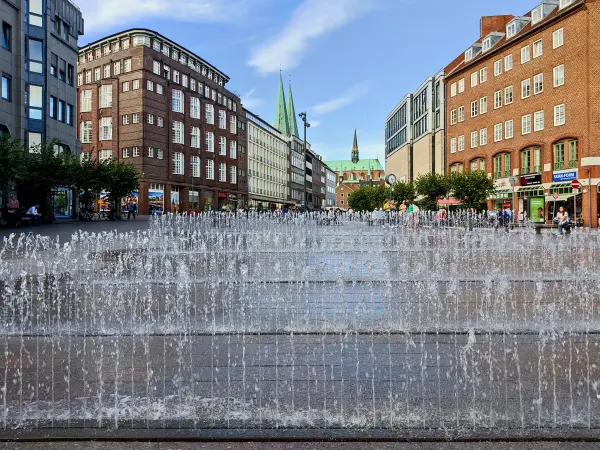 202309210-35 - Springbrunnen Klingenberg in Lübeck, Lübecker Bucht, Schleswig-Holstein, Deutschland