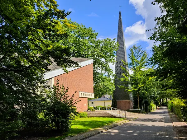 202308230-29 - St. Gabriel in Volksdorf, Hamburg, Deutschland