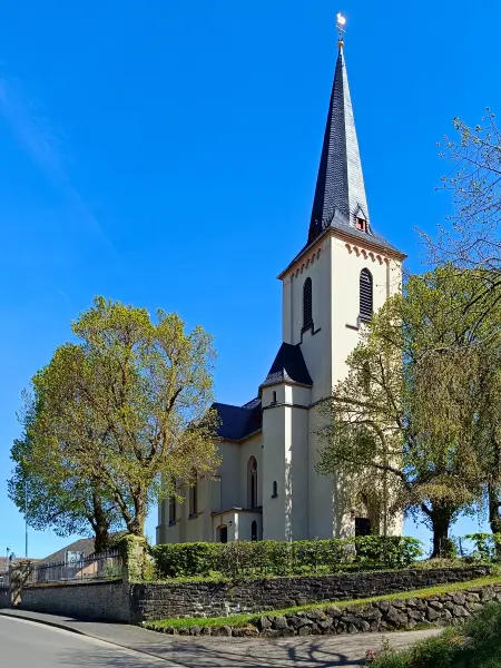 202604240-16 - St. Margareta in Eschweiler, Eifel, Nordrhein-Westfalen, Deutschland