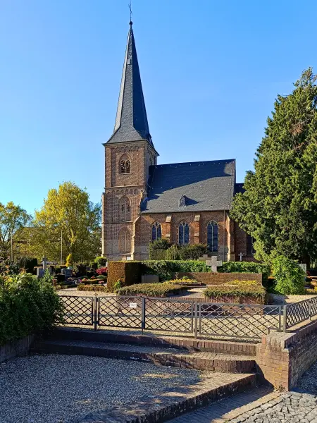 202604250-33 - St. Willibrord in Wardt bei Xanten, Niederrhein, Nordrhein-Westfalen, Deutschland