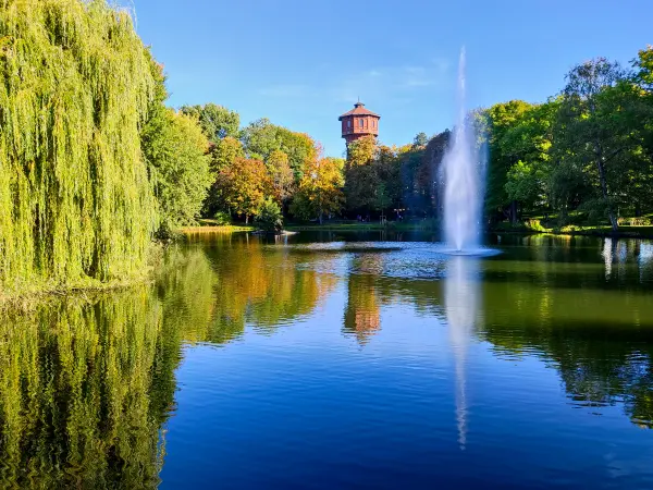 202210040-50 - Stadtgraben und Wasserturm in Wolfenbüttel, Niedersachsen, Deutschland