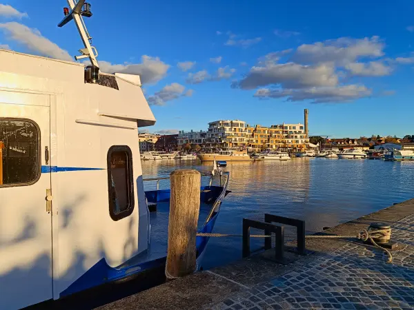 202510180-29 - Stadthafen in Waren, Mecklenburgische Seenplatte, Mecklenburg-Vorpommern, Deutschland