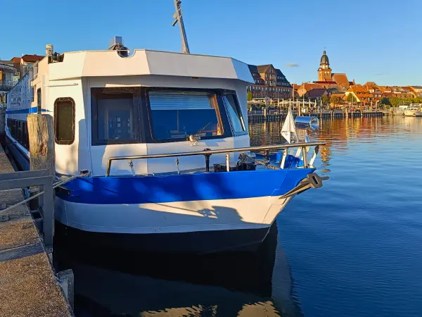 202510180-30 - Stadthafen in Waren, Mecklenburgische Seenplatte, Mecklenburg-Vorpommern, Deutschland