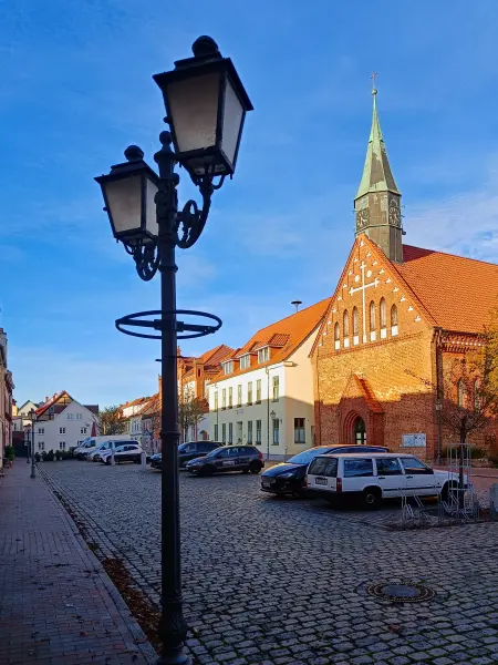 202510130-03 - Stadtkirche in Krakow am See, Mecklenburgische Seenplatte, Mecklenburg-Vorpommern, Deutschland