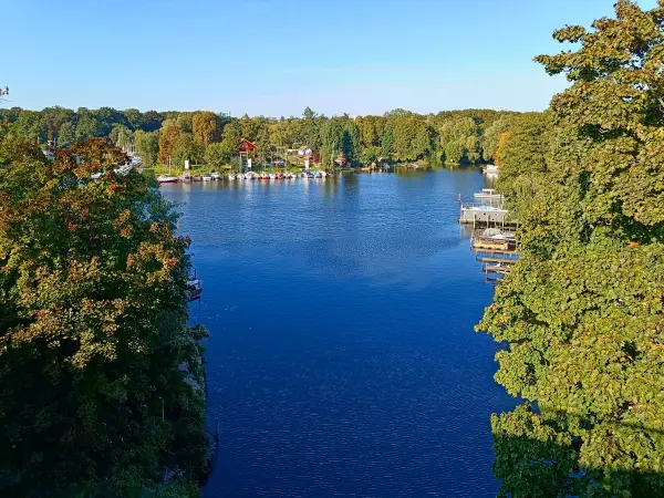 202509270-29 - Stößensee am Rand des Grunewalds, Berlin, Deutschland