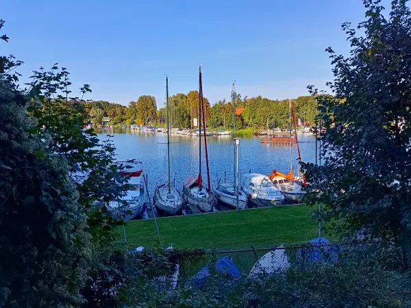 202509270-30 - Stößensee am Rand des Grunewalds, Berlin, Deutschland