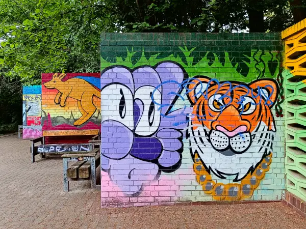 202505140-21 - Street Art in Marienfelde, Berlin, Deutschland