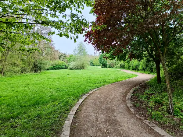 202404240-07 - Südpark in Wolfen, Anhalt-Dessau-Wittenberg, Sachsen-Anhalt, Deutschland