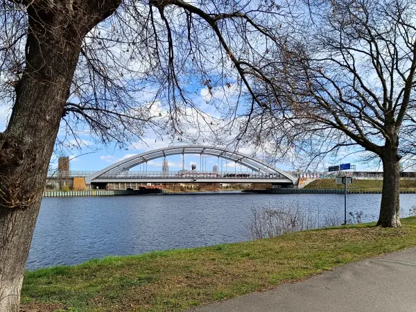 202604040-13 - Teltowkanal in Neukölln, Berlin, Deutschland