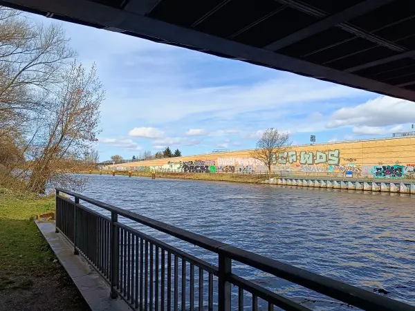 202604040-14 - Teltowkanal in Neukölln, Berlin, Deutschland