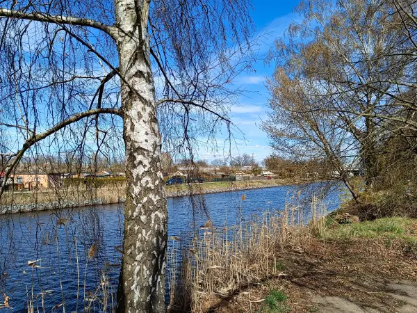 202604040-27 - Teltowkanal in Treptow, Berlin, Deutschland