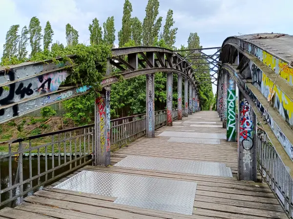 202505140-01 - Teltowkanalbrücke in Mariendorf, Berlin, Deutschland