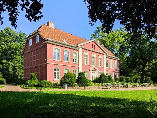 202308181-16 - Thaers Garten mit Herrenhaus in Celle, Lüneburger Heide, Niedersachsen, Deutschland