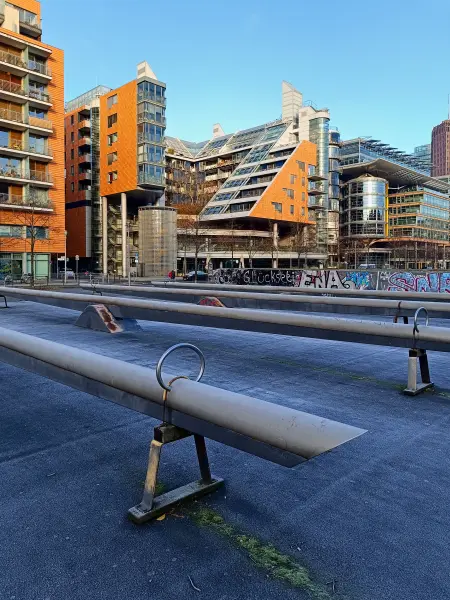 202511220-04 - Tilla-Durieux-Park am Potsdamer Platz in Mitte, Berlin, Deutschland