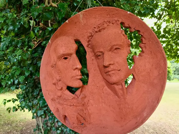 202607210-05 - Tonrelief im Schlosspark Nennhausen, Havelland, Brandenburg, Deutschland