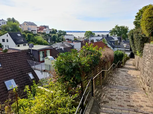 202309250-04 - Treppenviertel in Blankenese, Hamburg, Deutschland