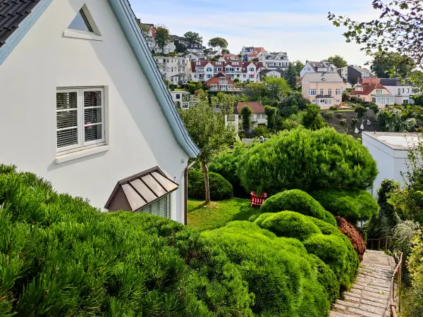 202309250-05 - Treppenviertel in Blankenese, Hamburg, Deutschland