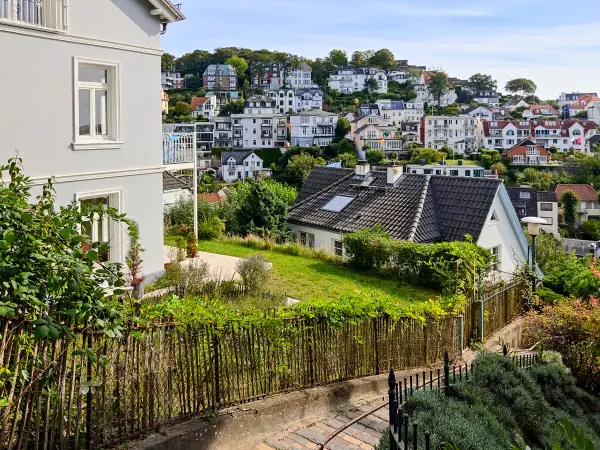 202309250-06 - Treppenviertel in Blankenese, Hamburg, Deutschland