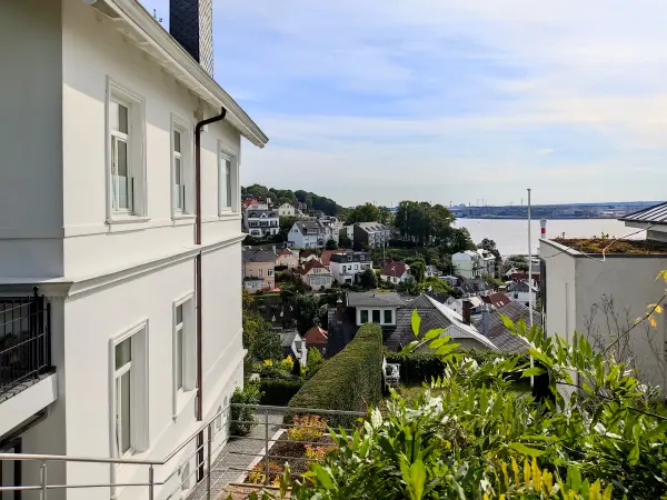 202309250-07 - Treppenviertel in Blankenese, Hamburg, Deutschland