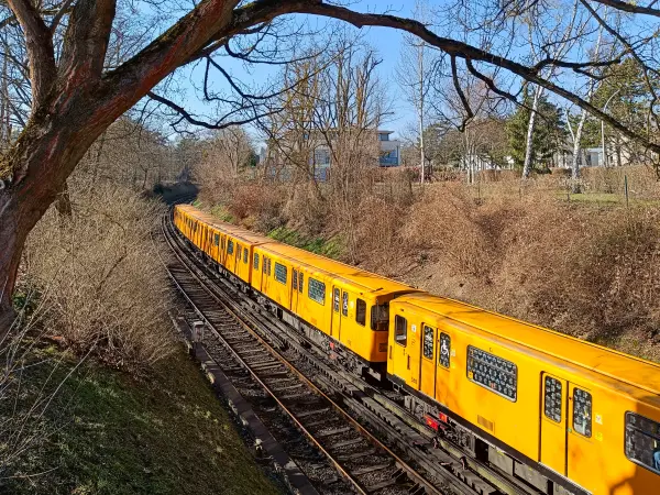 202603070-33 - U-Bahn in Dahlem, Berlin, Deutschland