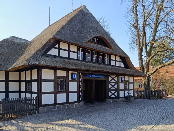 202603070-29 - U-Bahnhof Dahlem-Dorf, Berlin, Deutschland