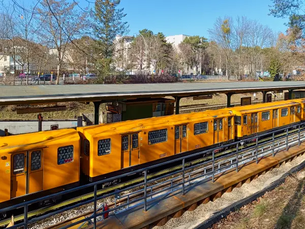 202603070-38 - U-Bahnhof Krumme Lanke, Berlin, Deutschland
