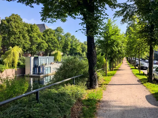 202308200-17 - Uferweg am Eilbekkanal in Wandsbek, Hamburg, Deutschland