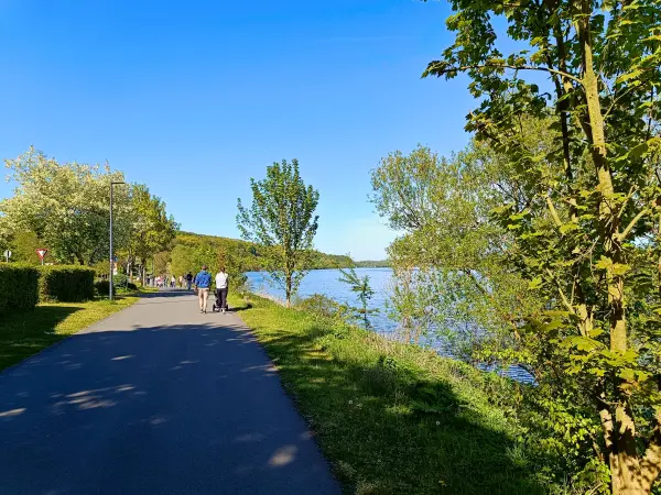 202604260-34 - Uferweg am Kemnader See bei Stiepel, Ruhrgebiet, Nordrhein-Westfalen, Deutschland