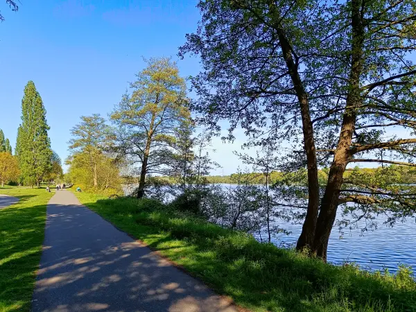 202604260-38 - Uferweg am Kemnader See bei Stiepel, Ruhrgebiet, Nordrhein-Westfalen, Deutschland