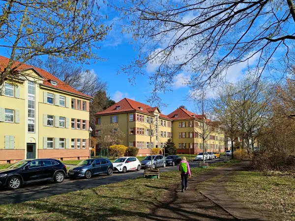 202604040-05 - Uferweg am Teltowkanal in Steglitz, Berlin, Deutschland