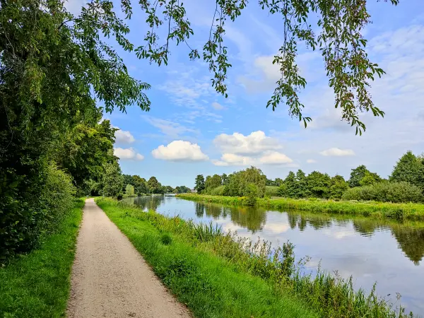 202308160-23 - Uferweg an der Hunte in Oldenburg, Oldenburger Land, Niedersachsen, Deutschland