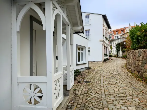 202311070-05 - Villen in Sassnitz, Rügen, Mecklenburg-Vorpommern, Deutschland
