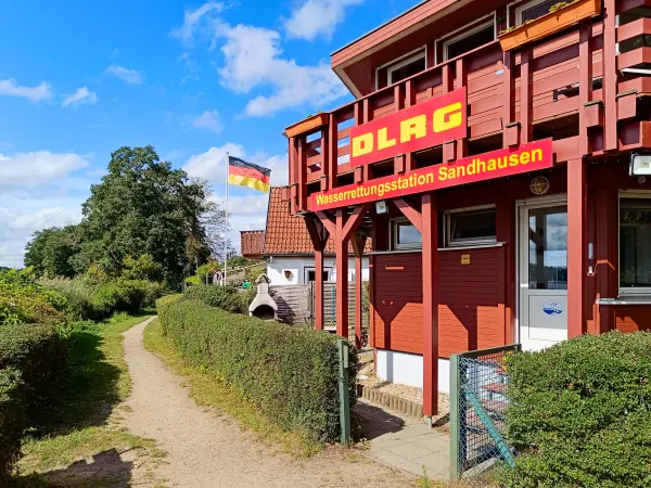 202508300-13 - Wasserrettungsstation Sandhausen an der Oberhavel in Heiligensee, Berlin, Deutschland