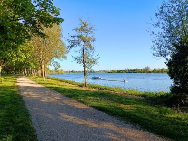 202604250-35 - Wasserskianlage am Südsee bei Xanten, Niederrhein, Nordrhein-Westfalen, Deutschland