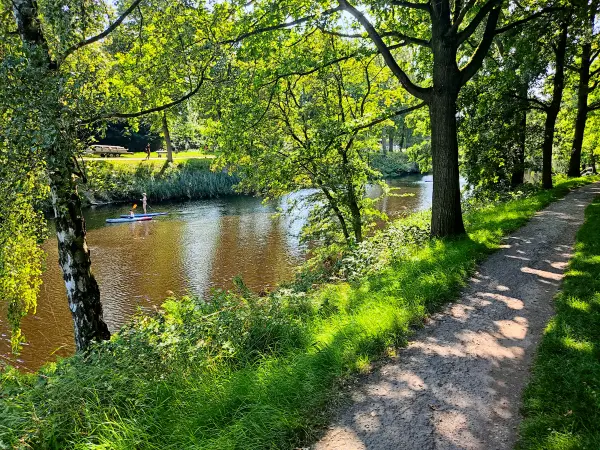 202308220-47 - Weg am Burggraben in Stade, Niedersachsen, Deutschland