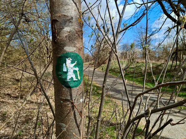 202604060-27 - Wegmarkierung bei Blankenfelde, Berlin, Deutschland